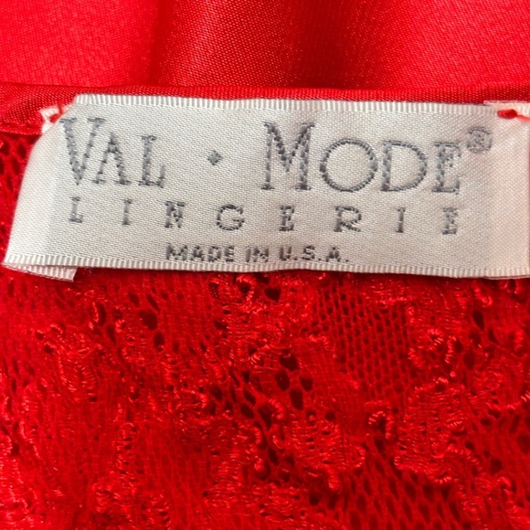Val Mode Vintage 90's Red Lace and Satin Lingerie Size Medium made in USA - Picture 8 of 11
